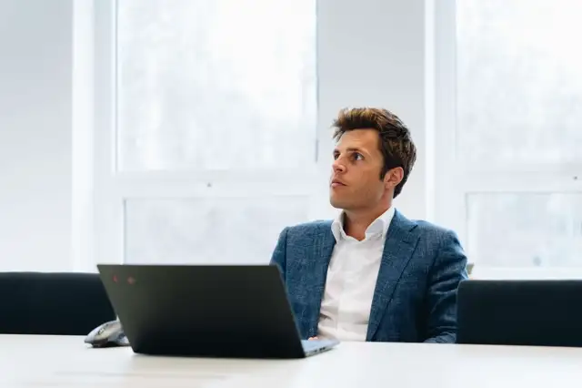 A member of the Sander team in a meeting